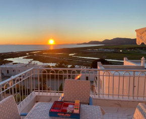 Villa with a view, close to the bays, quiet, calm.